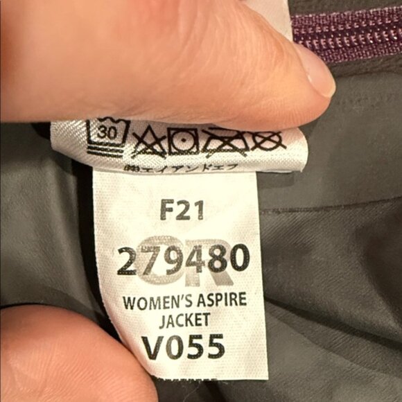 Outdoor Research Women's Aspire Gore-TexJacket V055 in Blackberry Medium - Picture 10 of 12